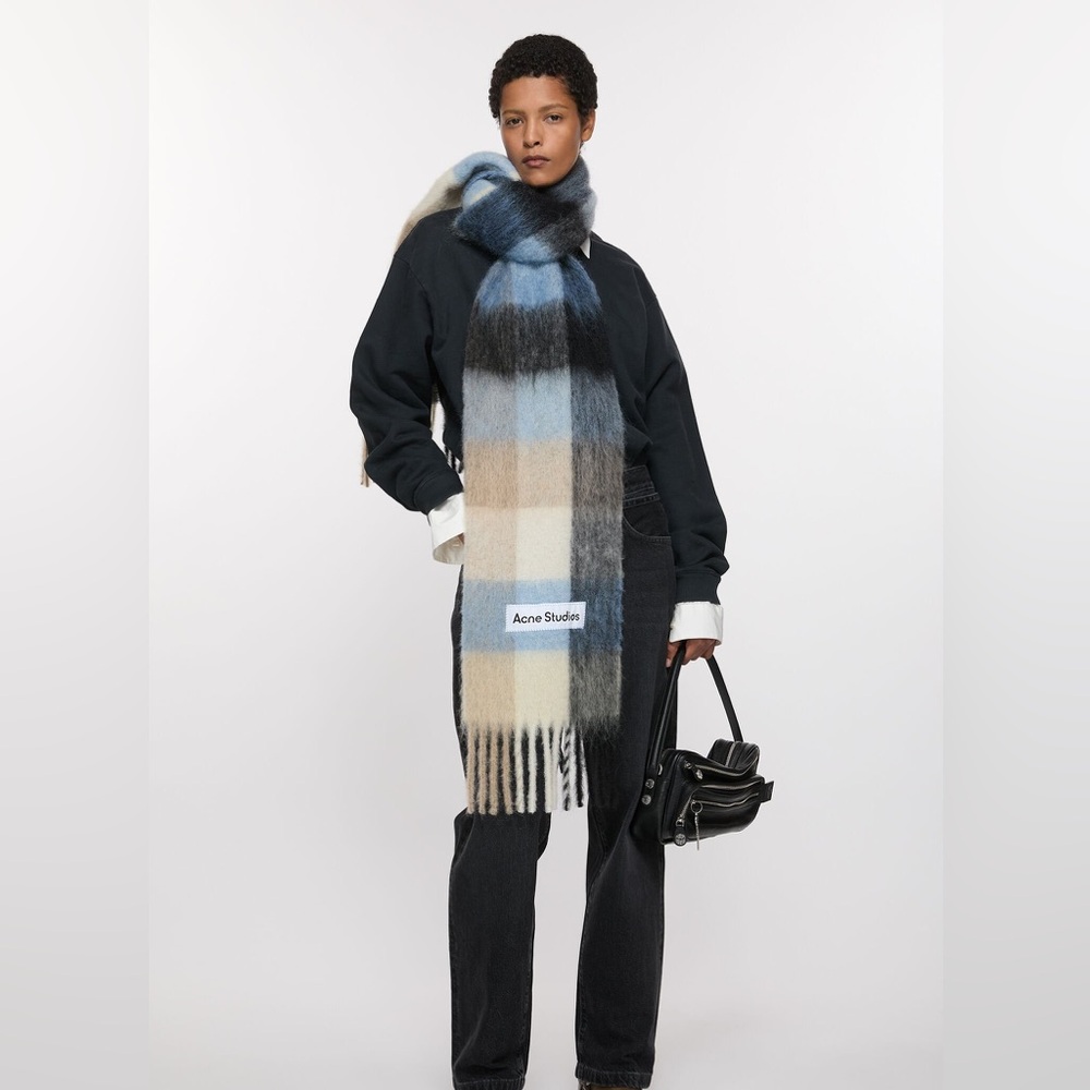 Mohair Scarf - Picture 8 of 8